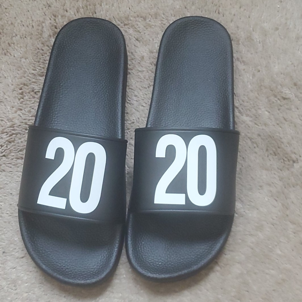 2020 Graduate slides sz 11 shower shoes